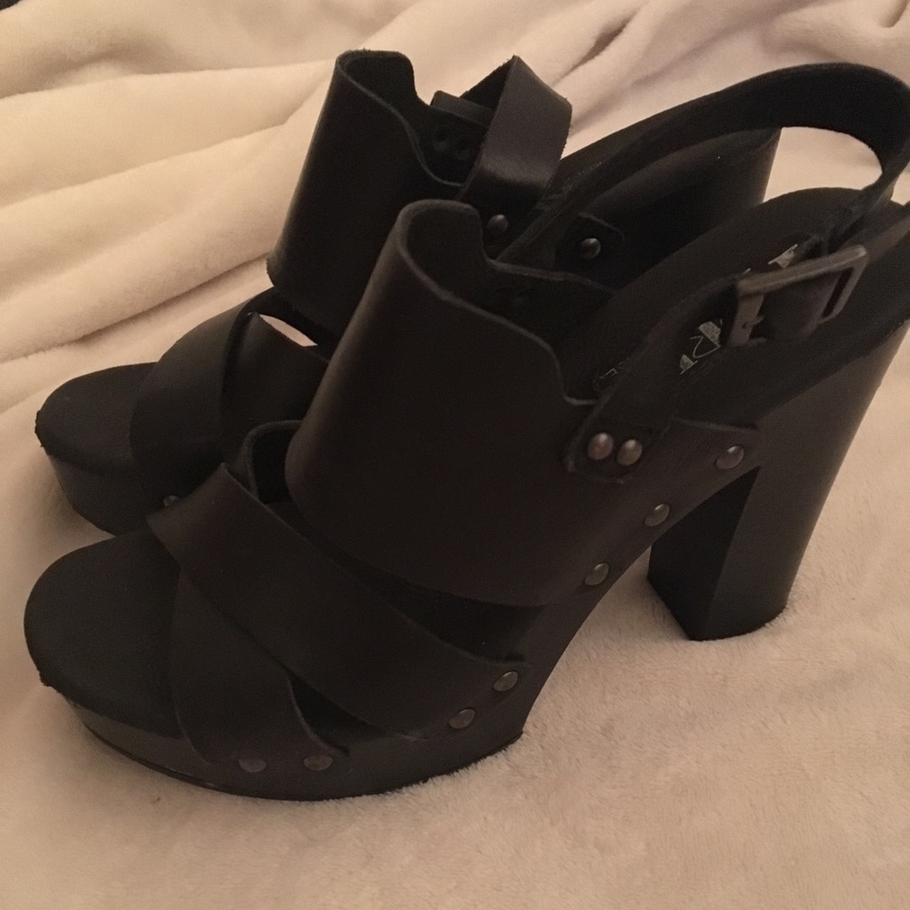 Korks heel size 7